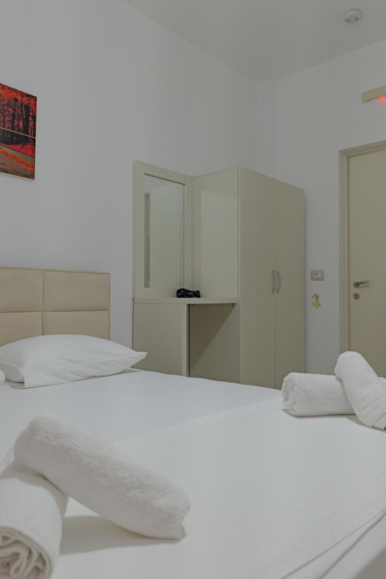 Veliaj Hotel Ksamil
