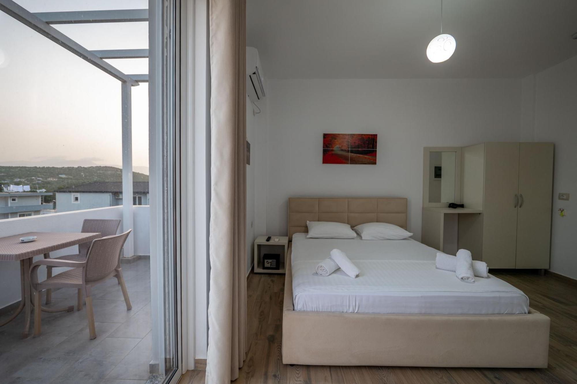 Veliaj Hotel Ksamil