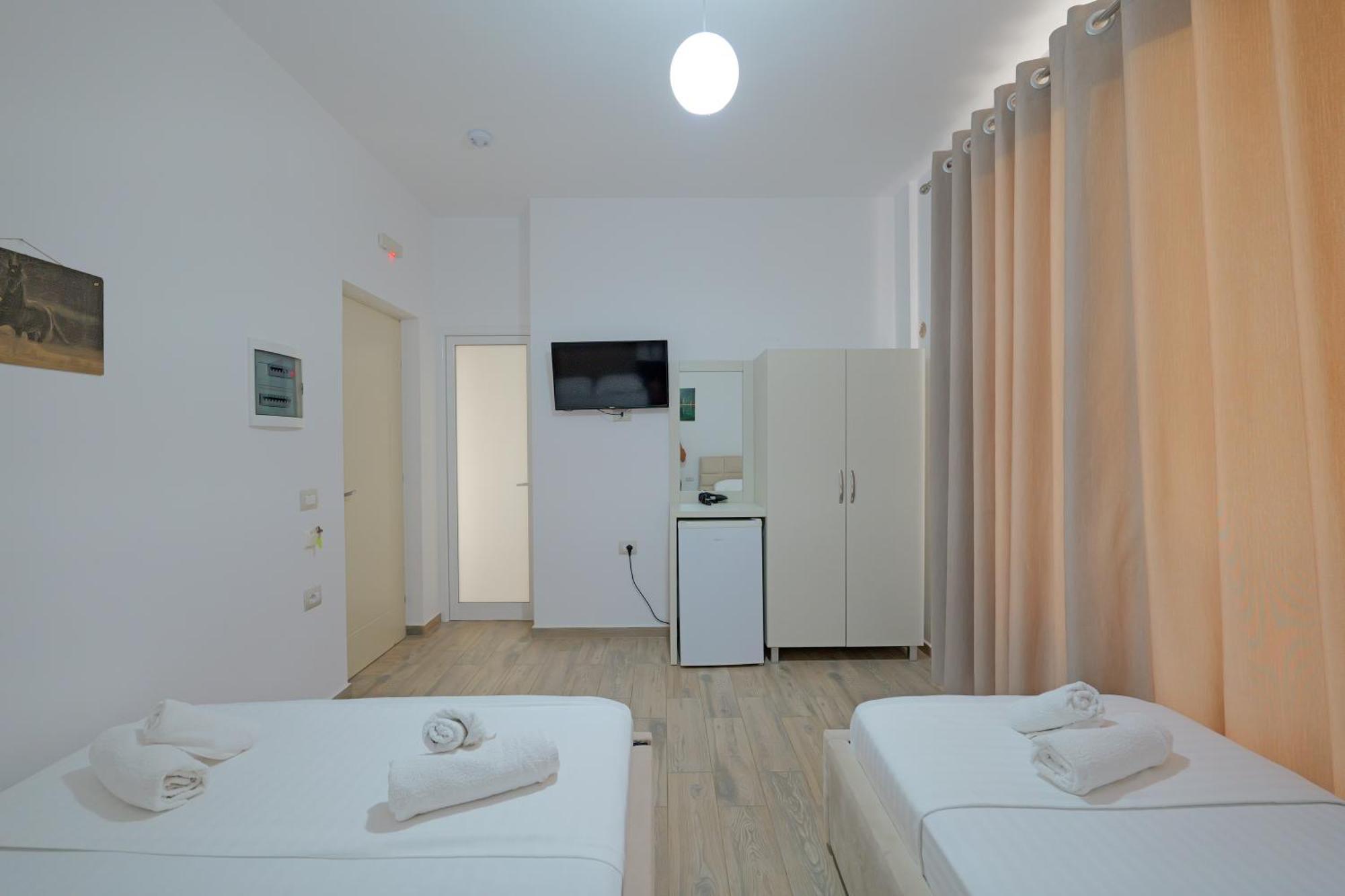 Veliaj Hotel 3*
