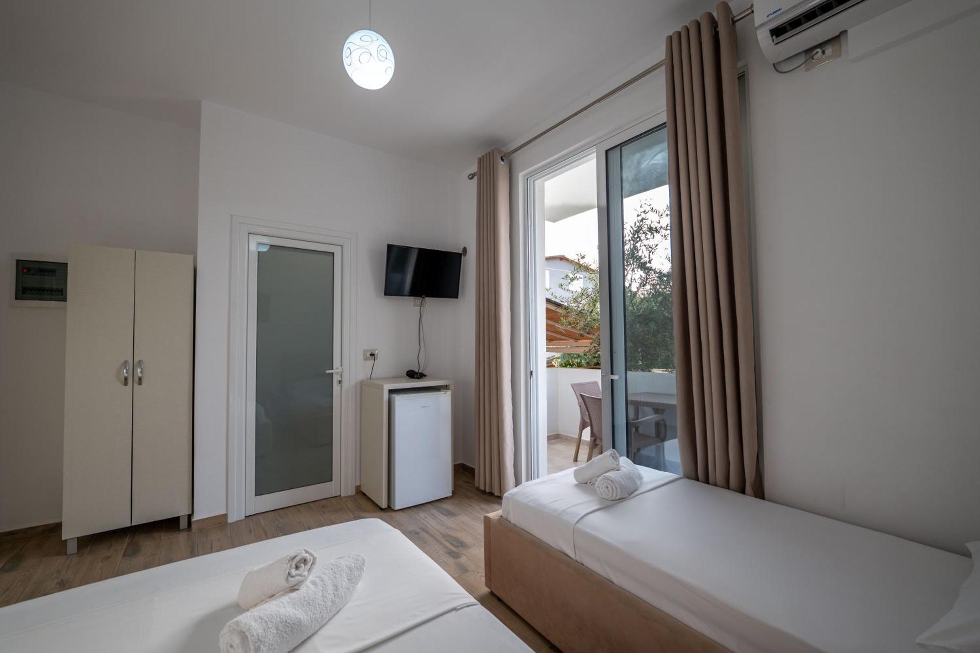 Veliaj Hotel 3*